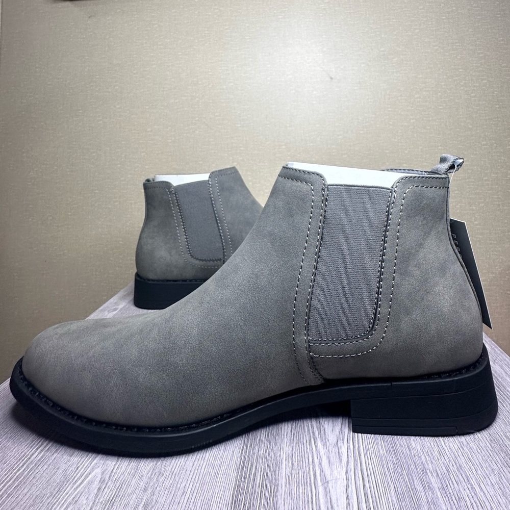 NWT - Perry Ellis Men’s - Chris - Chelsea Boot - Grey Suede - 9.5